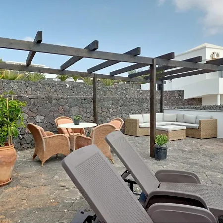 Under The Volcano In Playa Blanca Villa *